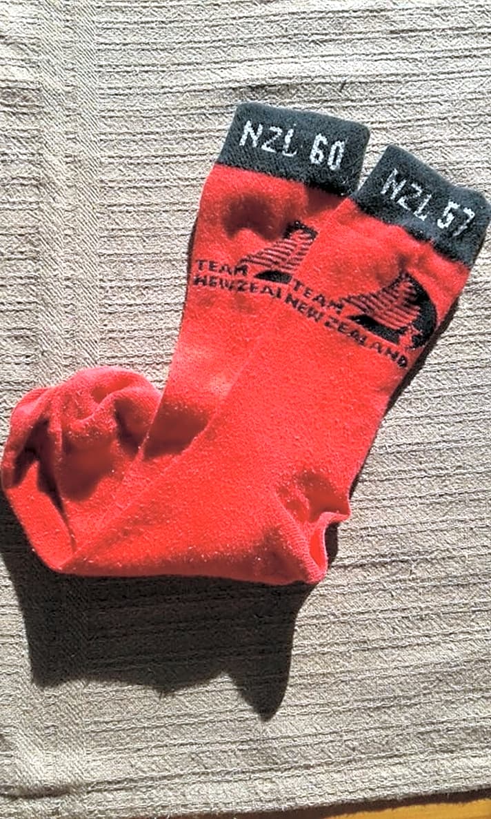   Die Glücksbringer-Socken der Kiwis von einst – in Neuseeland trägt man auch aktuell wieder rote Socken