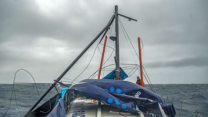   Symbolbild für die Vestas-Kampagne: Nach der Kollision mit einem Fischerboot vor Hongkong, bei dem einer der Fischer ums Leben kam, ist das Team nun nach dem Mastbruch auf den Falklandinseln gestrandet