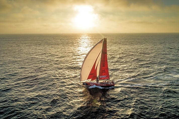   Freiheit auf See: Sailing Poland kämpft in Etappe eins um einen Podiumsplatz in der VO65-Klasse