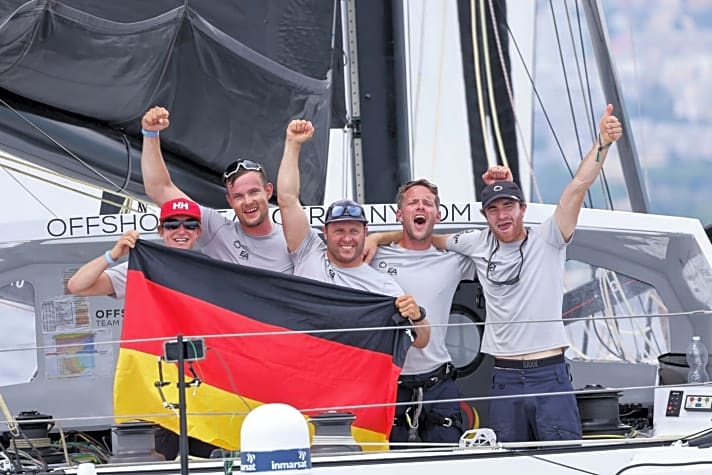   Im Glück: das Offshore Team Germany am Ziel seiner vor dem Start nicht für möglich gehaltenen Träume