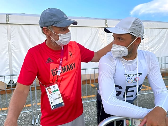   Philipp Buhl und sein Trainer Alex Schlonski in Enoshima