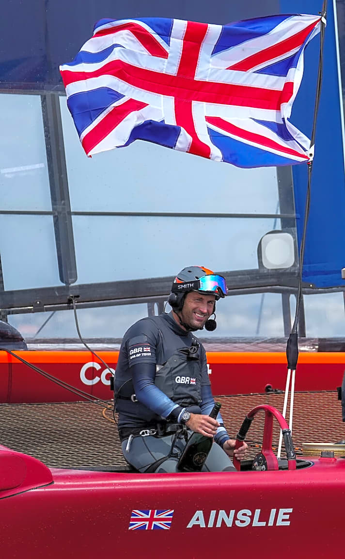   So glücklich war Sir Ben Ainslie nach dem Sieg seines Teams beim SailGP-Auftakt vor Bermuda. So darf es aus seiner Sicht nach dem Comeback infolge der Babypause in Aarhus weitergehen