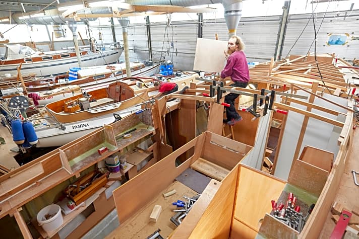   Riecht mehr nach Holz als nach Kunststoff: Bootsbau bei Henningsen & Steckmest