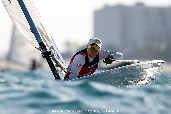   Olympiasiegerin Anne-Marie Rindom kam am letzten WM-Tag im fordernden leichtwindigen Oman-Revier vom Medaillenkurs ab