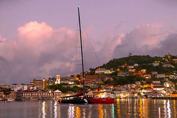   Die Ruhe nach dem Atlantik-Sturm: "Comanche" nach dem Zieldurchgang vor Grenada