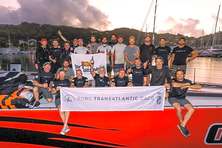   Stolz und glücklich: die "Comanche"-Crew im karibischen Zielhafen