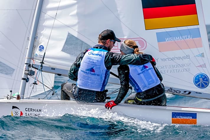   Für Luise Wanser und Philipp Autenrieth war der Trofeo-Auftakt vielversprechend – darüber freuen sich Steuerfrau und Vorschoter in einem Boot
