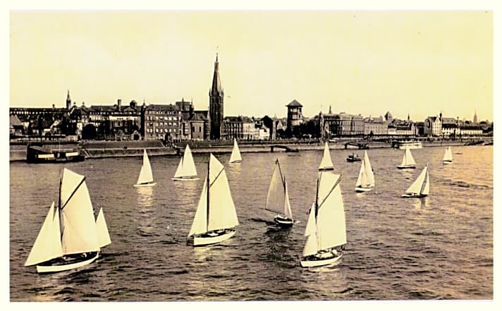   Eine Aufnahme aus den 1930ern vor dem Schlossturm