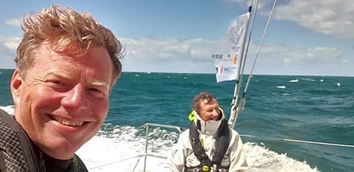   Selfie im Vollglitsch: Co-Skipper Martin Buck von Speedsailing und "Red"-Eigner Mathias Müller von Blumencron