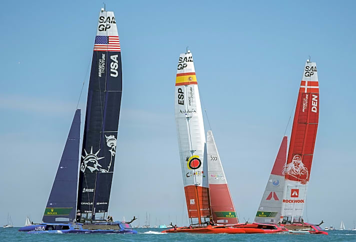   Mussten beim T-Mobile United States Sail Grand Prix in Chicago mit hinteren Plätzen zufrieden sein: die Teams aus Dänemark (6.), Spanien (7.) und die amerikanischen Gastgeber (8.) mit dem etwas ernüchterten Steuermann Jimmy Spithill