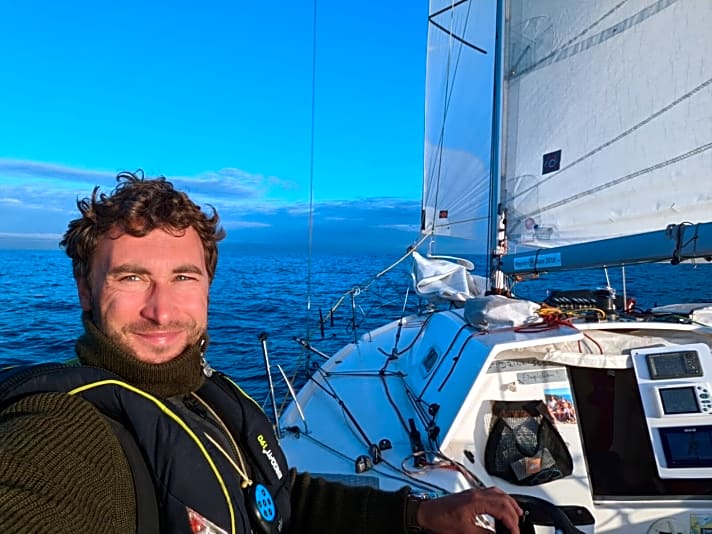   Am vierten Tag allein auf See: Peter Sorowka hat etwa 40 Prozent seiner 1.000-Seemeilen-Qualifikation geschafft