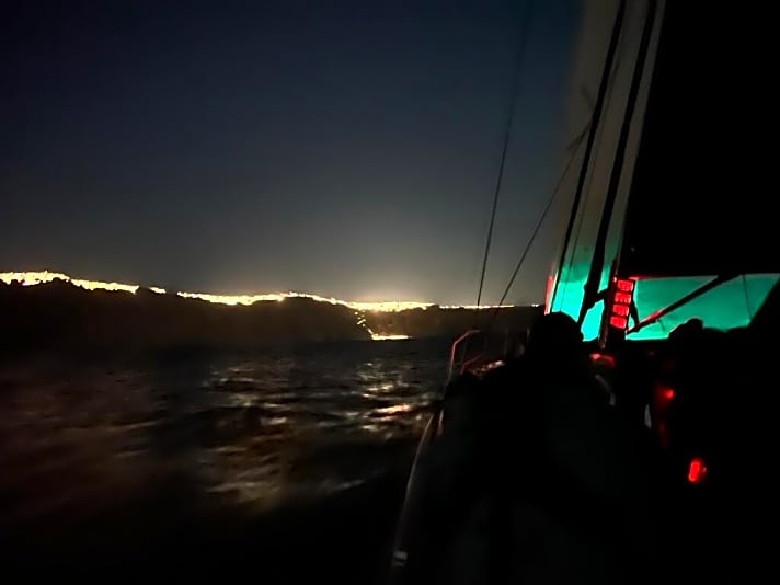   Nachtaufnahme von Bord der "Rafale" am Abend nach dem Start