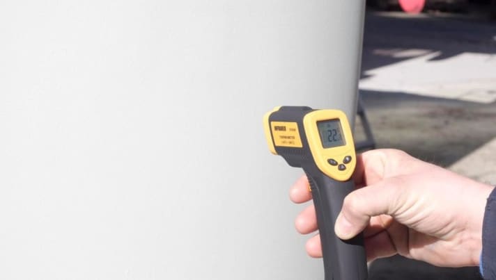 Mit einem Laser-Thermometer lässt sich die Rumpftemperatur bestimmen