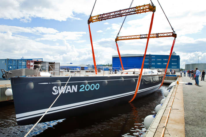 Die Swan 2000 in der Werft-Marina | na