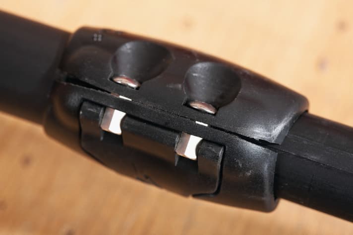   Das ist eines der ärgerlichsten Dinge, die im Urlaub passieren können. Die Klemme presst bereits die Backen zusammen, doch das Griffrohr rutsch immer noch durch.