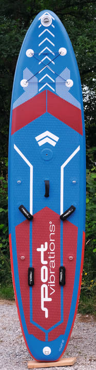  With loops, mast foot thread and optional centre fin, relaxed cruising or manoeuvring practice is possible
