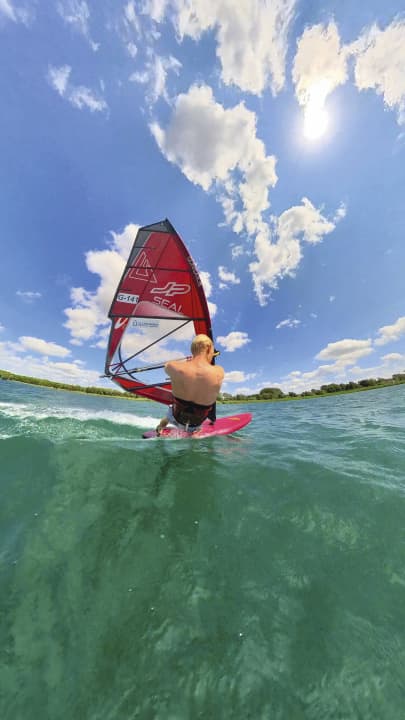 Nick Spangenberg hatte einige „Karibik-Sessions“ am Singliser See bei Borken in Hessen. Hier wurde früher Braunkohle abgebaut.