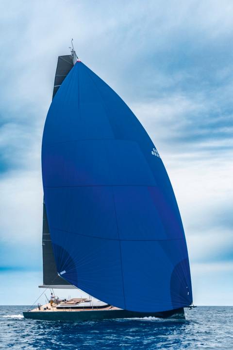 YYachts sails the Y8 into Port Canto. In addition to the new Jaudenes crack, the Greifswald shipyard will also be showing its carbon fibre sister Y7.