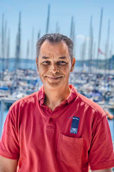 Martin Renner, 53, ist gelernter Schlosser und hat auch eine kaufmännische Ausbildung absolviert. Im Beruf des Hafenmeisters fand er seinen Traumjob.
