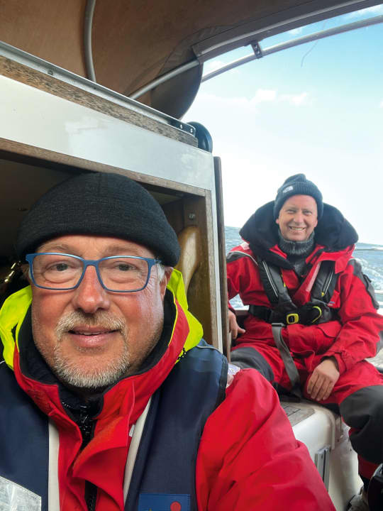   Mit Freunden organisiert Frank Müller auf seinem Schiff einen privaten Kettentörn