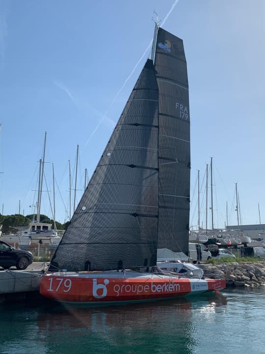   Die Class 40 "Jeanne" vor ihrem ersten Testschlag im Mai 2022 