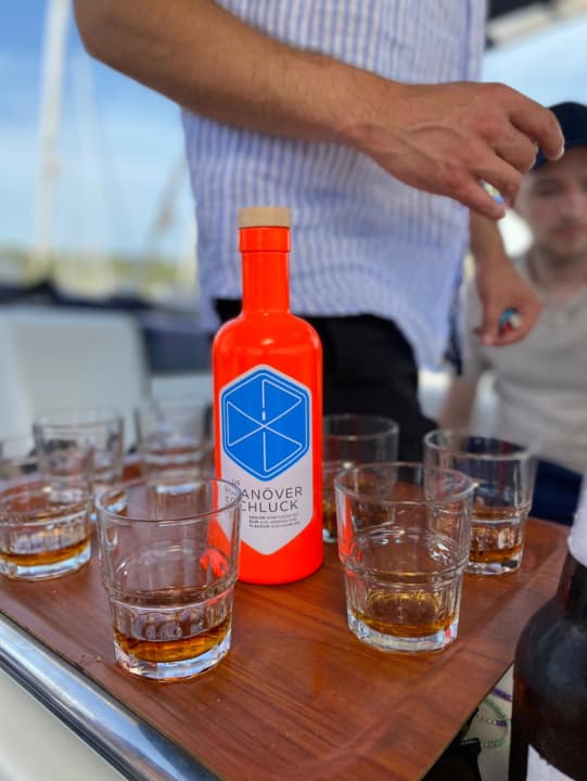 yacht/4099d5fc-08bc-462a-a8cf-0aedd082cfbc_bc1a9938dce5912bd42321fbabea0680