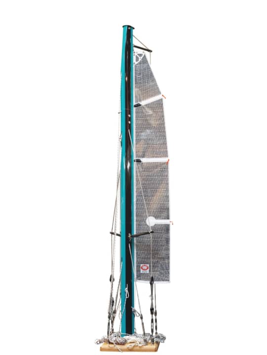   Der CCR-Kohlefasermast besteht aus drei Meter langen Modulen und lässt sich im Winterlager zerlegen
