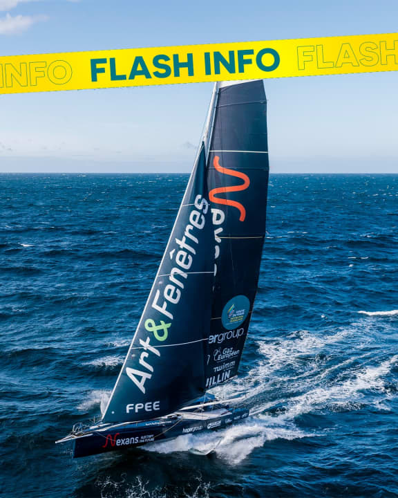 Hier noch im Rennen der Route du Rhum: Fabrice Amedeos “Nexans – Art & Fenêtres” sank am 14. November infolge einer Explosion und eines Brandes an Bord | 