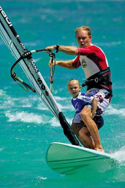 Bart ließ Tochter Soleil früh die Faszination des Windsurfens hautnah spüren.
