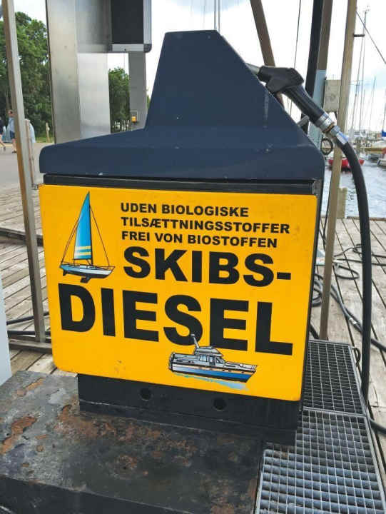   Le diesel spécial pour bateaux est encore rare ; la situation est différente au Danemark