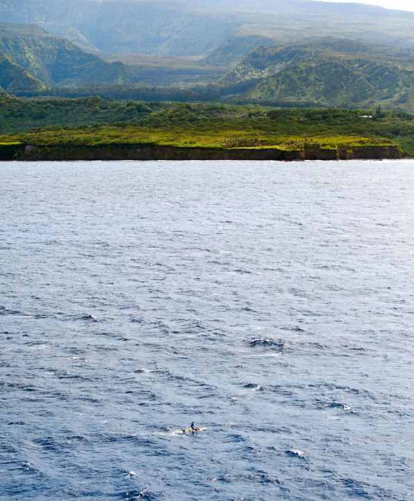 Paddle 480 kilometres without going ashore between Big Island and Kauai.