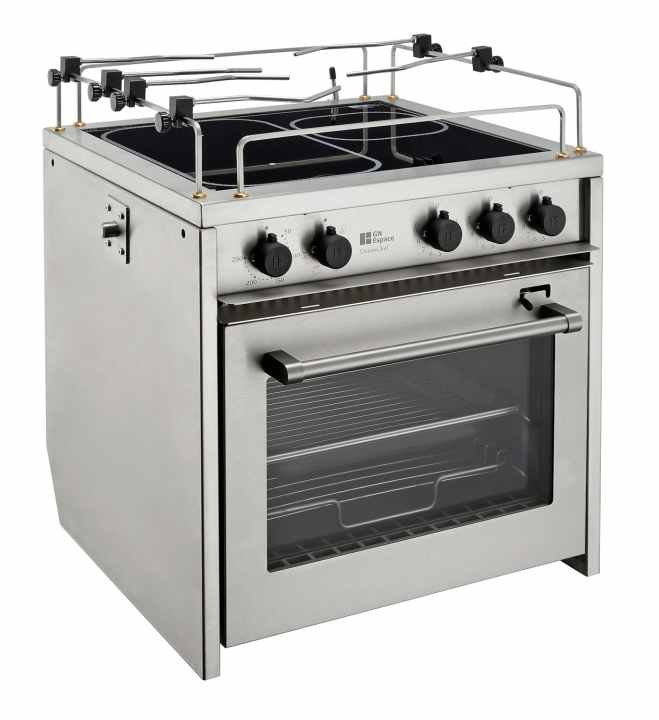 Gimballed induction cooker as a luxury solution: If you want to cook at sea, the cooker has to work even when the boat is heeling. The Ocean Chef 3 is one of the few electric cookers with induction and gimbals. However, it does not usually fit directly into the recesses intended for gas cookers. The price is around 5,600 euros