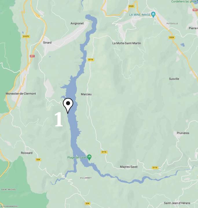 The narrow north-south orientation of Lac Monteynard ensures good wind conditions.