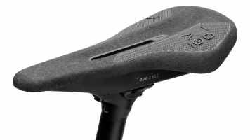 Super-light saddle with innovative rail system