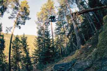 Brage Vestavik springt den Log-Ride-Drop