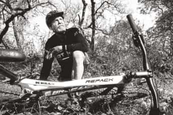 Der Anführer des Mountainbikens
