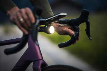 1100 Lumen StVZO-Frontlicht mit Fernlicht-Funktion