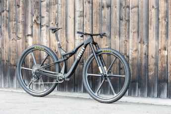 So sieht das erste Carbon-Serien-Fully mit 32 Zoll Laufrädern aus