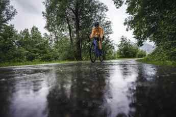 Comment rouler en toute sécurité sur route mouillée