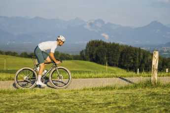 Giant Propel Advanced SL vs. Specialized S-Works Tarmac SL9