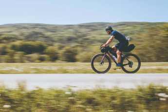 8 Bikepacking-Taschen-Sets im großen Test