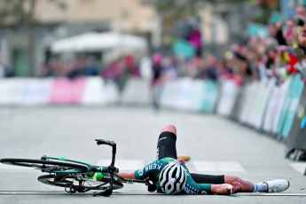 Expensive versus cheap Road bike helmets in a comparison test