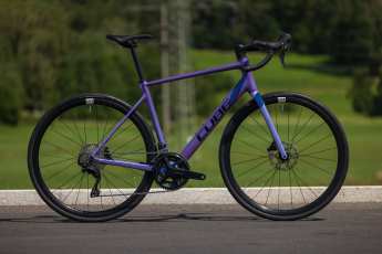 Un vélo de course en aluminium haut de gamme à petit prix