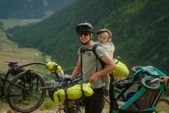 Zwei Väter und zwei Söhne auf Bikepacking-Tour