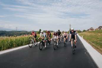 Neues Radrennen auf gesperrten Straßen in Österreich