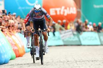 Van der Poel gewinnt Klassikerjagd der 3. Etappe