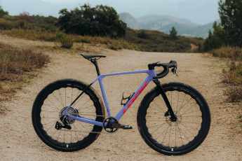 French gravel bike with plenty of tyre clearance