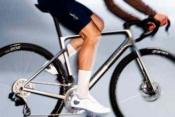 Ultralight road bike wheelset - only 1090 grams