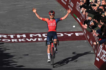 Pidcock triumphiert bei Strade Bianche