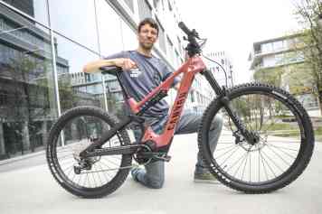 Vollcarbon E-Bike für 3499 Euro!?